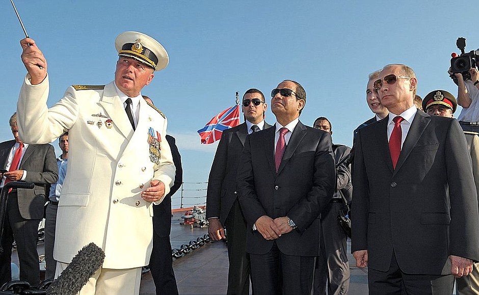 Visit to missile cruiser Moskva. With President of Egypt Abdel Fattah el-Sisi and the ship’s commander – Captain 1 Rank Sergei Tronev (left).