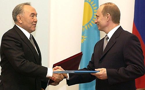President Putin with Kazakh President Nursultan Nazarbayev after signing a joint statement.