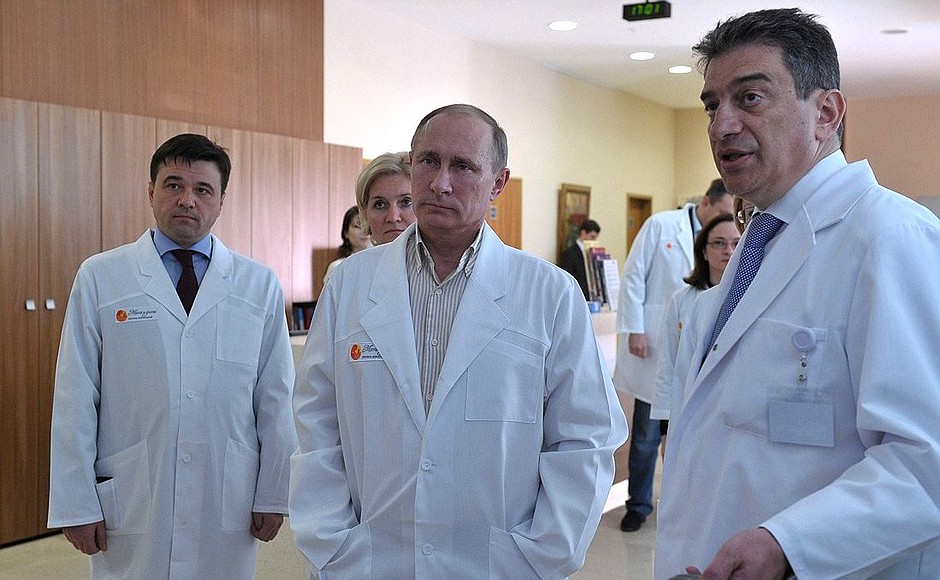 Visiting a hospital of the Mat i Ditya [Mother and Child, MD Medical Group] private clinic chain. With the Group’s Chairman of the Board Mark Kurtser (right) and Acting Governor of the Moscow Region Andrei Vorobyov.