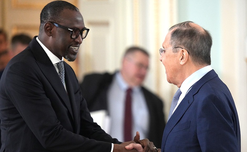 Foreign Minister of the Russian Federation Sergei Lavrov and Foreign Minister of the Republic of Mali Abdoulaye Diop before a meeting with Interim President of Mali Assimi Goïta.