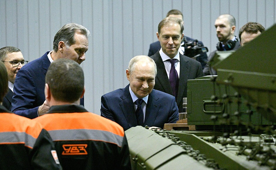 During a visit to the Uralvagonzavod Research and Production Corporation. With Uralvagonzavod Director General Alexander Potapov and Deputy Prime Minister – Minister of Industry and Trade Denis Manturov (right).