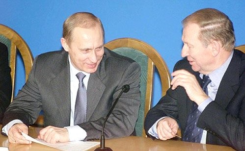 President Putin with the Ukrainian President Leonid Kuchma during the Russian-Ukrainian Economic Forum.