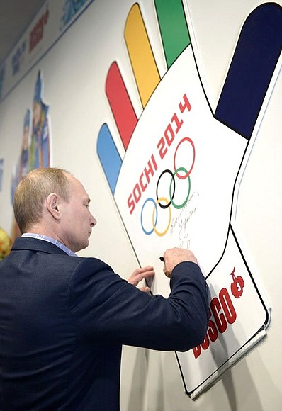 At the centre for training volunteers for the 2014 Winter Olympics in Sochi. Vladimir Putin left an autographed ”best wishes“ message for the volunteers.