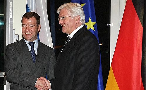 С вице-канцлером, Федеральным министром иностранных дел Германии Франком-Вальтером Штайнмайером.
