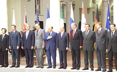 Официальное фотографирование лидеров саммита «Группы восьми».