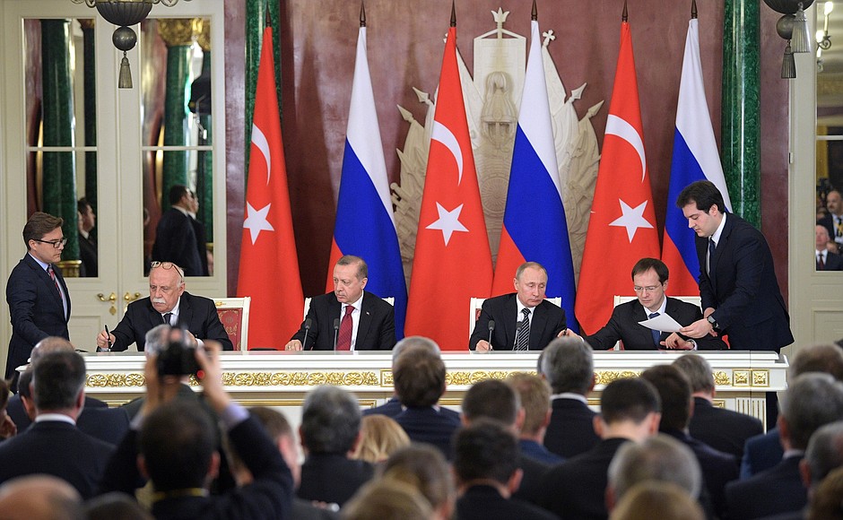 Signing of documents following Russian-Turkish talks.