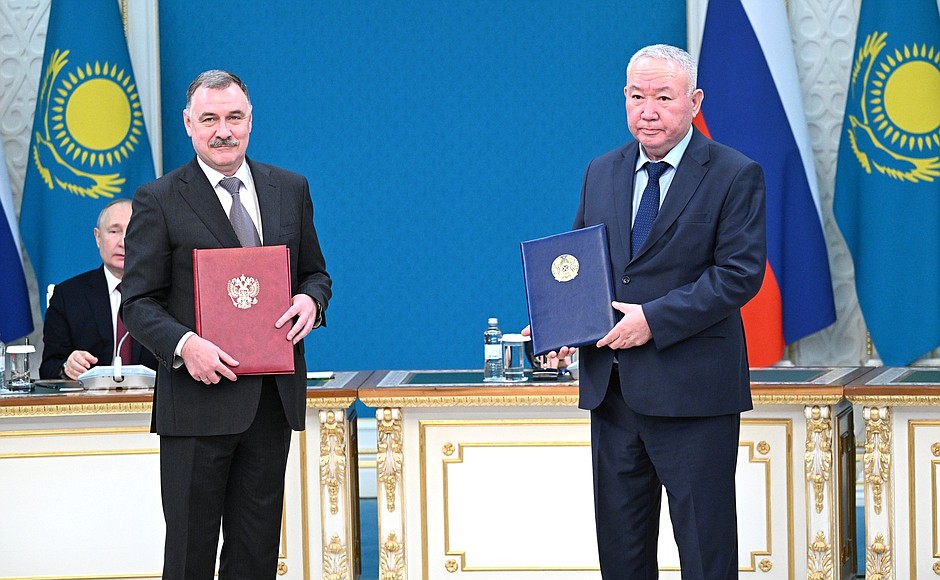Following the Russian President’s official visit to Kazakhstan, Head of the Federal Service for Labour and Employment Mikhail Ivankov and Chairman of the Labour and Social Protection Committee of the Ministry of Labour and Social Protection of Kazakhstan Tolegen Ospankulov signed a Memorandum of Understanding and Cooperation on Labour Inspections.