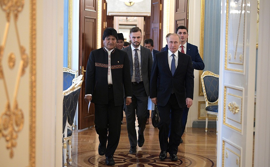 Перед началом российско-боливийских переговоров в расширенном составе. С Президентом Многонационального Государства Боливия Эво Моралесом.