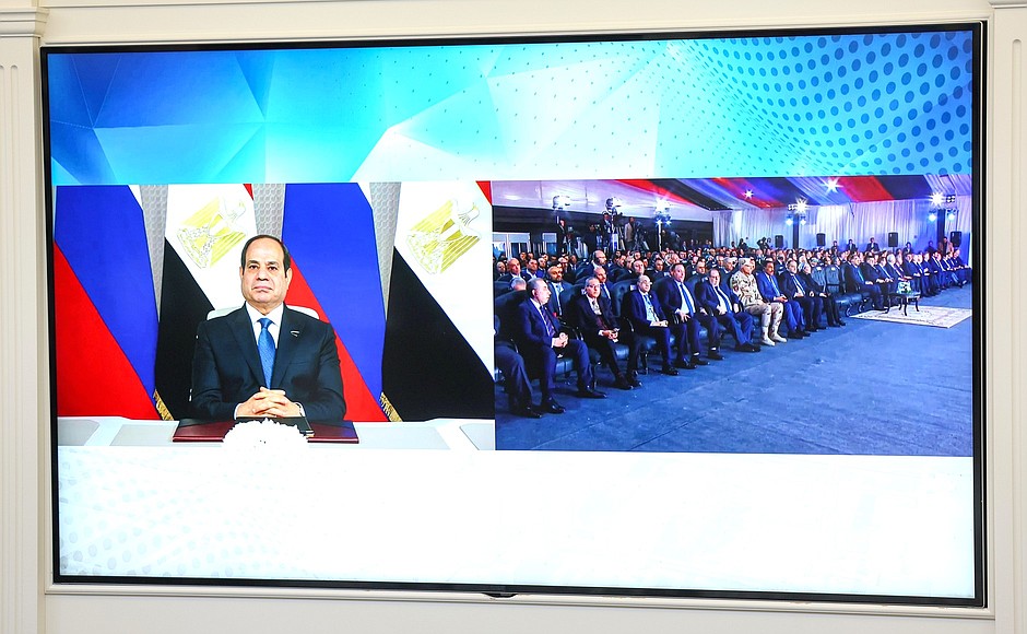 During the official ceremony for pouring the first concrete into the foundation of the fourth power unit of Egypt’s El-Dabaa NPP. President of Egypt Abdel Fattah el-Sisi and participants in the ceremony (held via videoconference).