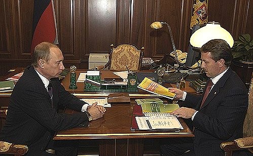 С заместителем Председателя Правительства, Министром сельского хозяйства Алексеем Гордеевым.