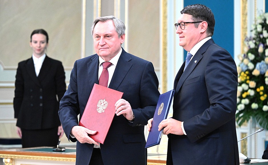 Following the Russian President’s official visit to Kazakhstan, Russia’s Minister of Energy Nikolai Shulginov and Minister of Energy of Kazakhstan Almasadam Satkaliyev signed a Memorandum of Understanding between the Russian Ministry of Energy and the Ministry of Energy of Kazakhstan on cooperation in building the Kokshetau, Semey and Ust-Kamenogorsk heat and power plants in the Republic of Kazakhstan.