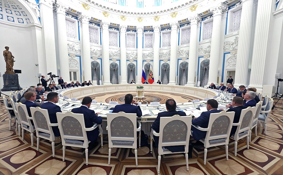 Meeting of the State Council Presidium on the development of public transport.