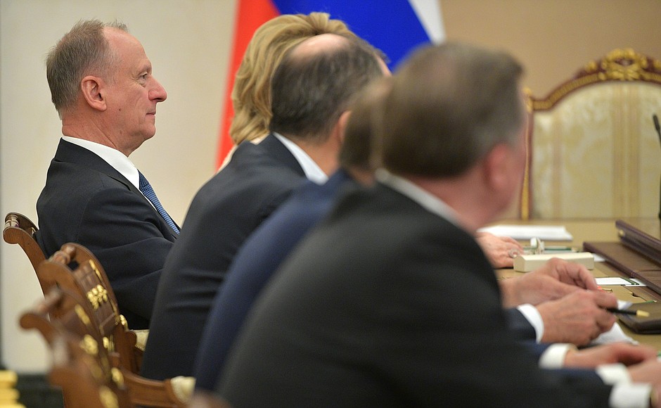 Секретарь Совета Безопасности Николай Патрушев перед началом совещания с постоянными членами Совета Безопасности.