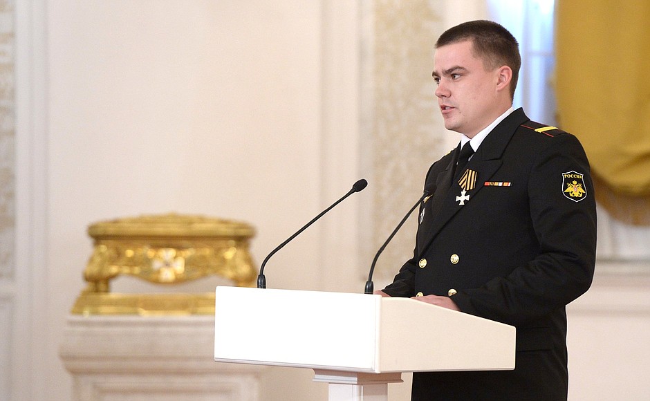 Sergeant Oleg Baranov is awarded the badge of St George Cross, IV degree.