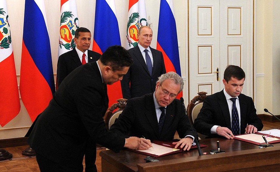 Подписание совместных российско-перуанских документов.