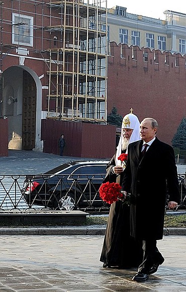 With Patriarch Kirill of Moscow and All Russia during the flower laying ceremony at the monument to Kuzma Minin and Dmitry Pozharsky.