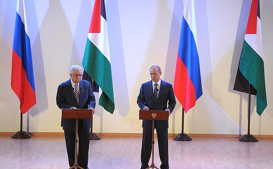 С Главой Палестинской национальной администрации Махмудом Аббасом на церемонии открытия Российского центра науки и культуры.