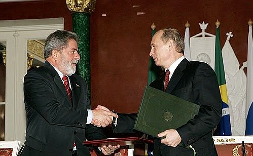 На церемонии подписания Совместного заявления по итогам российско-бразильских переговоров с Президентом Бразилии Луисом Инасиу Лулой да Силвой.