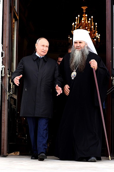 With Metropolitan of Nizhny Novgorod and Arzamas Georgy after visiting the Resurrection Cathedral.