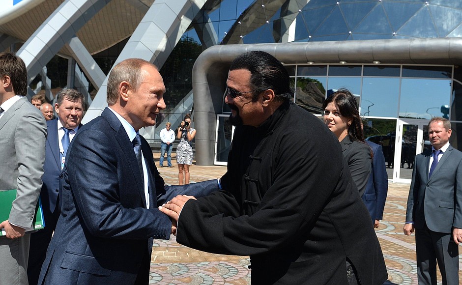Before visit to Russky Island Oceanarium. With US actor Steven Seagal.
