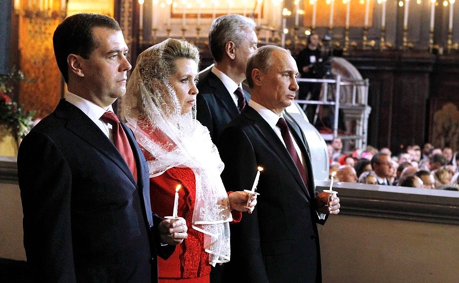Dmitry and Svetlana Medvedev, Prime Minister Vladimir Putin and Moscow Mayor Sergei Sobyanin attended the Easter service at Moscow’s Cathedral of Christ the Saviour.