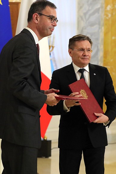 По итогам переговоров Президента России Владимира Путина и Президента Франции Эммануэля Макрона подписан пакет документов.