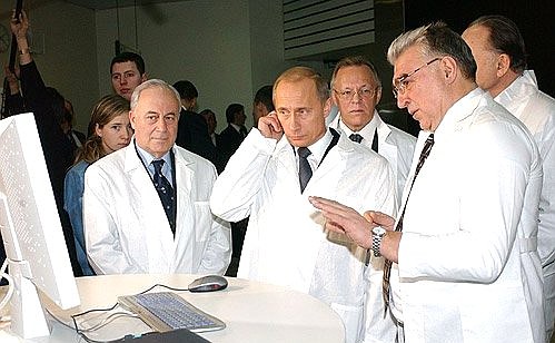 President Putin admiring the inventions of Russian scientists. To the left are Nikolai Plate, vice president of the Russian Academy of Sciences and Anatoly Miroshnikov, deputy director of the Bio-Organic Chemistry Institute.