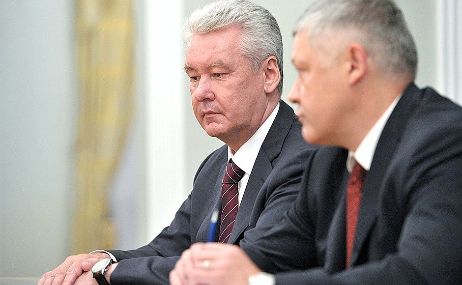 Acting Mayor of Moscow Sergei Sobyanin (left) and First Deputy Chairman of the Investigative Committee Vasily Piskarev.