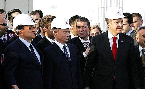Examinating Durusu gas terminal with Turkish Prime Minister Recep Tayyip Erdogan (right) and Italian Prime Minister Silvio Berlusconi.