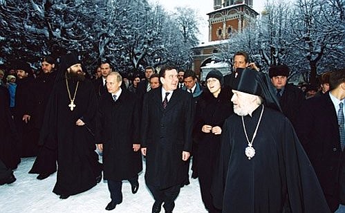 President Putin and German Federal Chancellor Gerhard Schroeder arriving at the Holy Trinity Monastery of St Sergius.