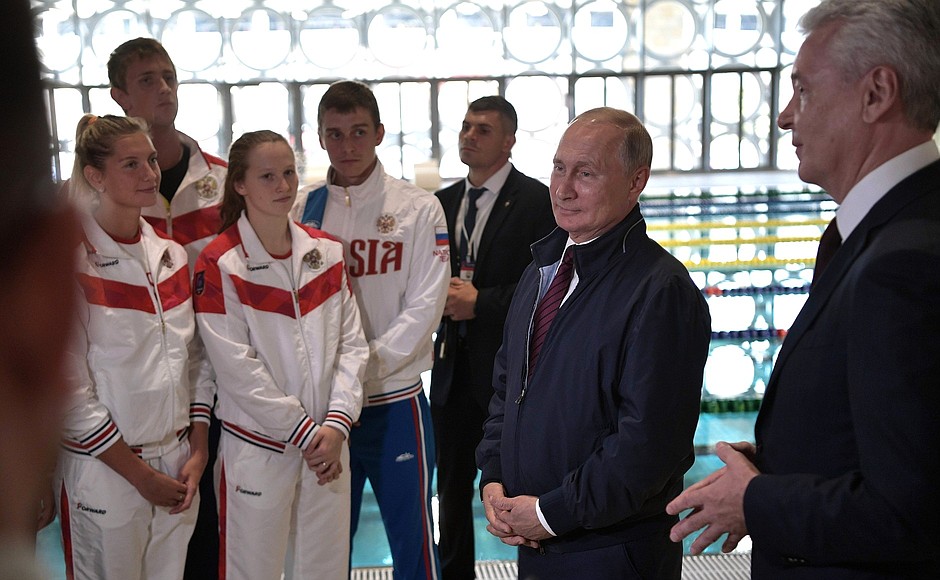 Vladimir Putin talks with young athletes during a visit to Water Sports Palace at Luzhniki Olympic Complex.