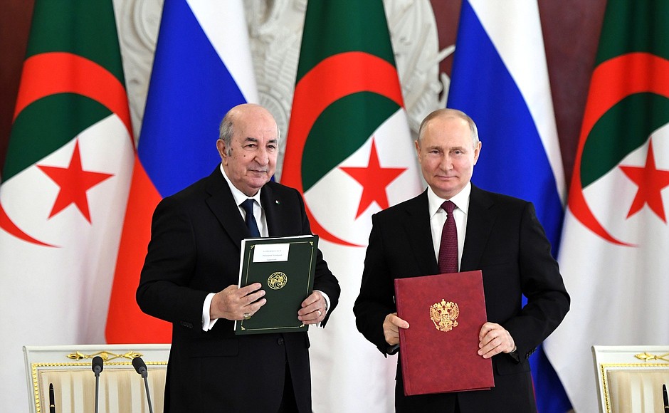 A package of documents signed following talks.