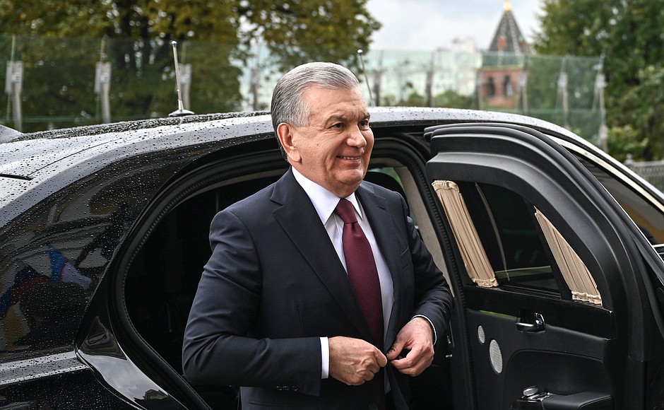Президент Республики Узбекистан Шавкат Мирзиёев перед началом российско-узбекистанских переговоров.