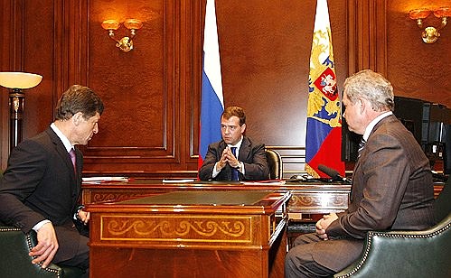 С Министром регионального развития Дмитрием Козаком и заместителем полномочного представителя Президента в Уральском федеральном округе Виктором Басаргиным.