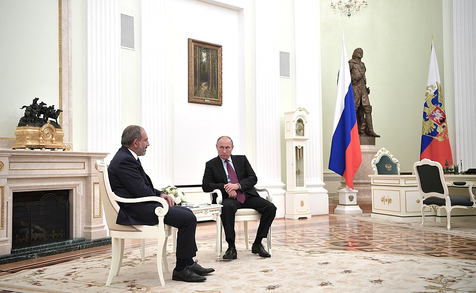 На встрече с Премьер-министром Республики Армения Николом Пашиняном.