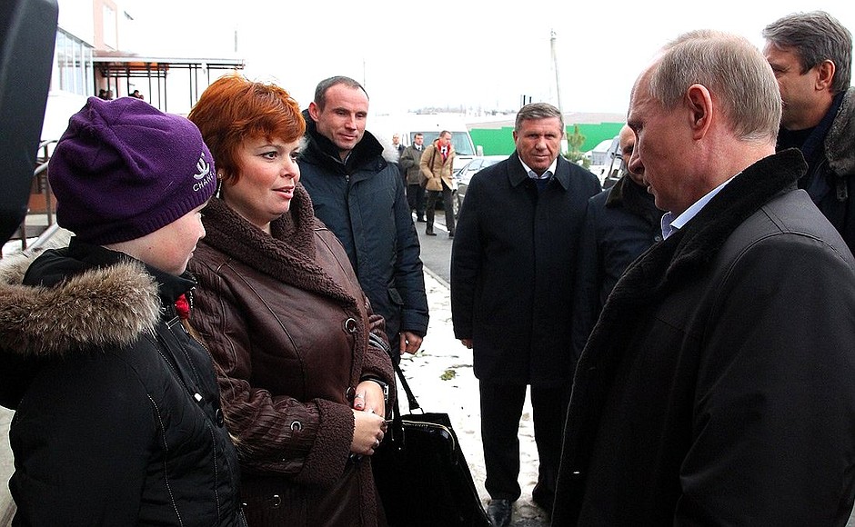 During his visit to Krymsk, Vladimir Putin spoke with local residents.