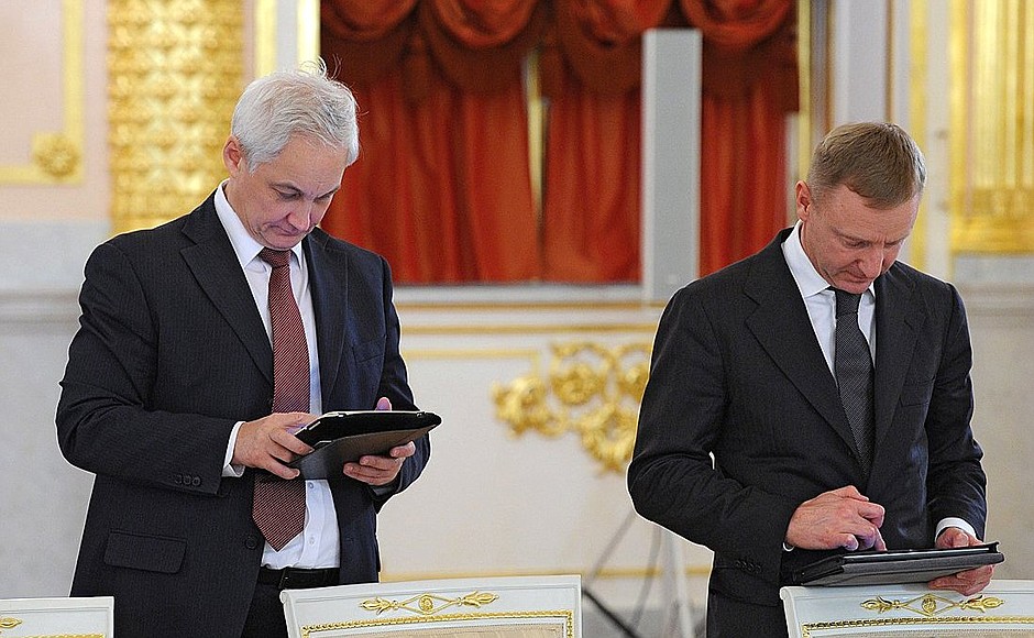Before the start of a meeting of the Russian-Ukrainian Interstate Commission. Presidential Aide Andrei Belousov (left) and Education and Science Minister Dmitry Livanov.