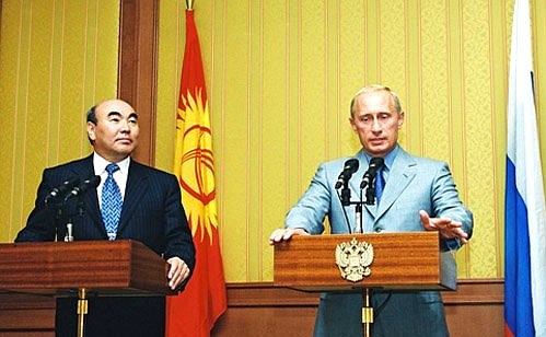 President Vladimir Putin at a joint news conference with Kyrgyz President Askar Akayev.