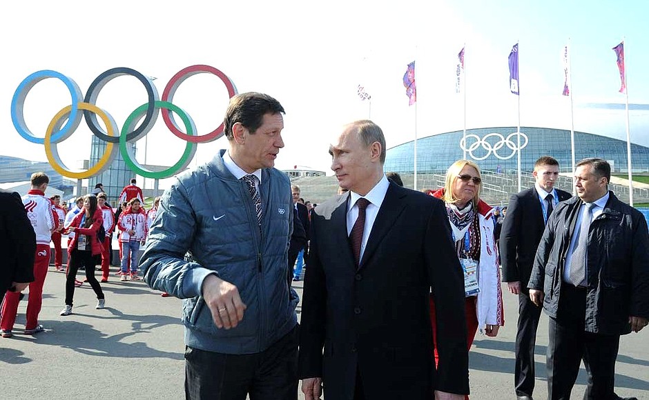 С президентом Олимпийского комитета России Александром Жуковым во время посещения Олимпийского парка.