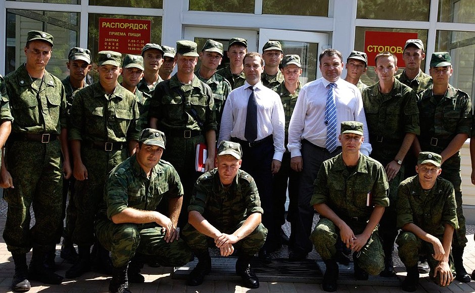 Посещение российской военной базы в Гудауте.