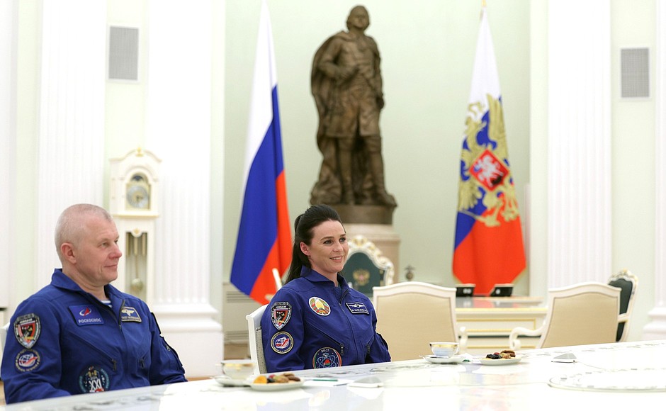 Космонавты – участники 21-й экспедиции на МКС Олег Новицкий и Марина Василевская.