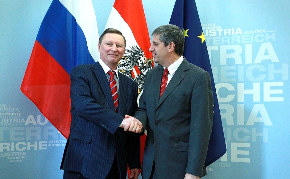 С министром иностранных дел Австрии Михаэлем Шпинделлегером.