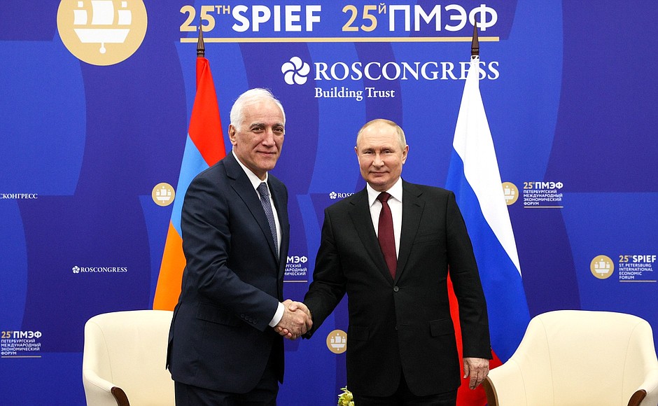 С Президентом Республики Армения Ваагном Хачатуряном.