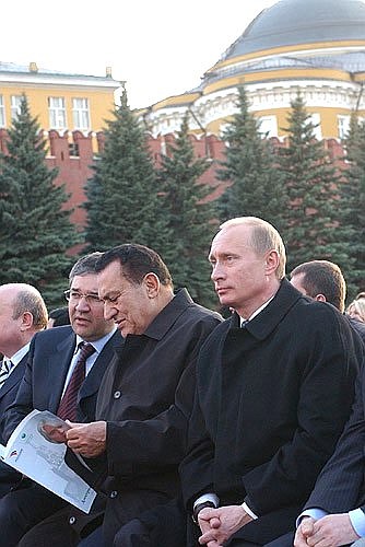 President Putin and Hosni Mubarak (left) at a concert by Dmitry Khvorostovsky.