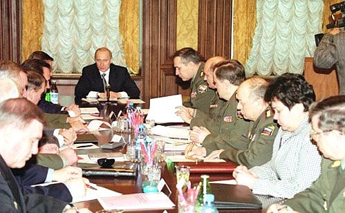 Совещание в Министерстве обороны по вопросам стратегии и перспективам оборонного строительства.