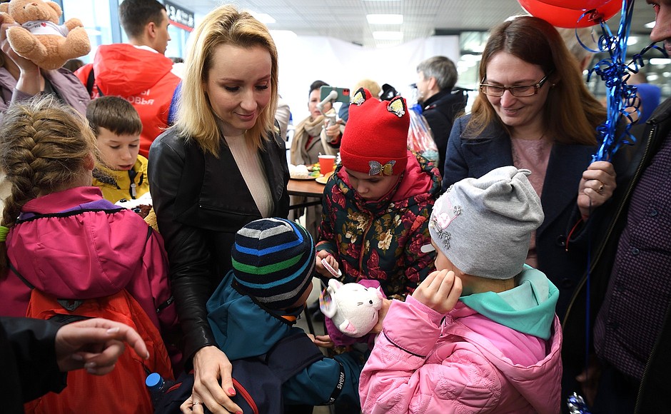 With assistance from Presidential Commissioner for Children’s Rights Maria Lvova-Belova, parentless children from Donbass have been placed temporarily in the care of foster families in Russia.