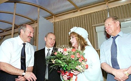President Putin with Belarusian President Alexander Lukashenko, Ukrainian President Leonid Kuchma and legendary Russian pop star Alla Pugachova during the inauguration of the Day of Friendship of the Peoples of the Three Slavic States as part of the 10th International Slavic Bazaar Festival.