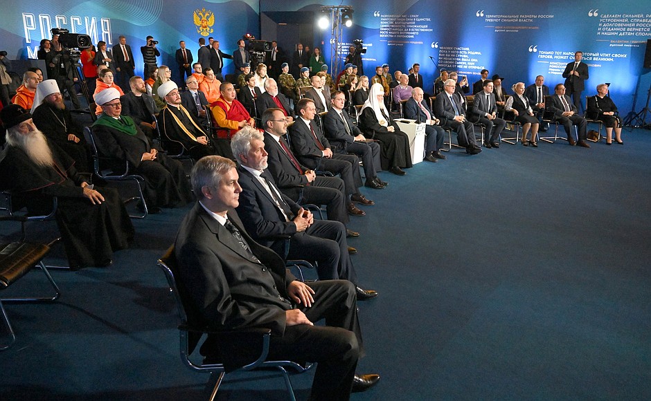 Participants in a meeting with historians and representatives of Russia’s traditional religions.