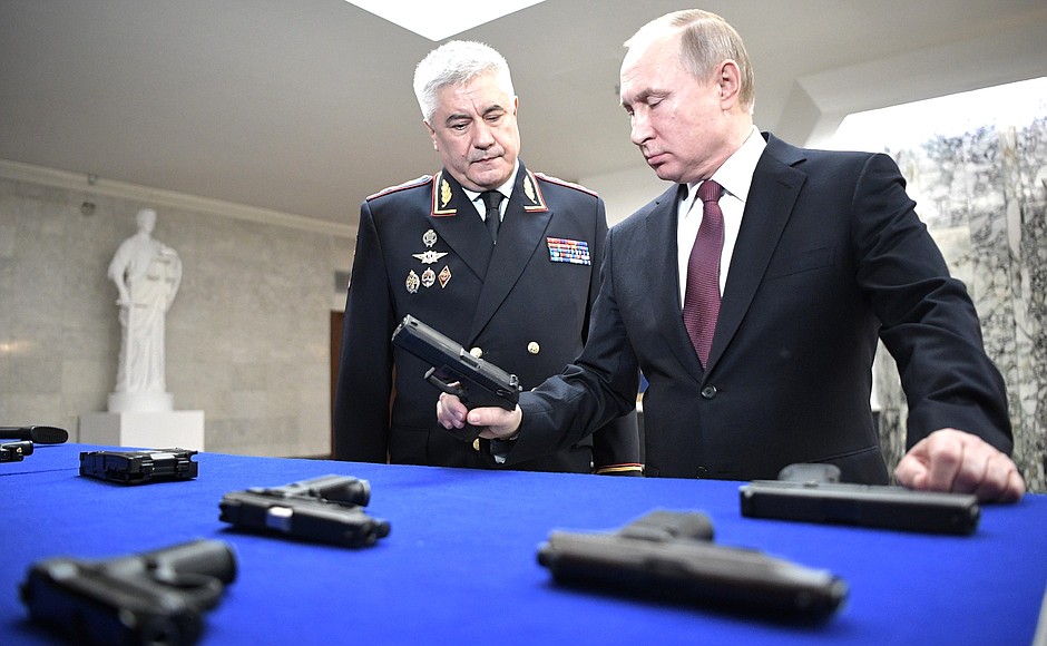 Before the expanded meeting of the Interior Ministry Board, the President visited an exhibition of advanced weapon models. With Interior Minister Vladimir Kolokoltsev.