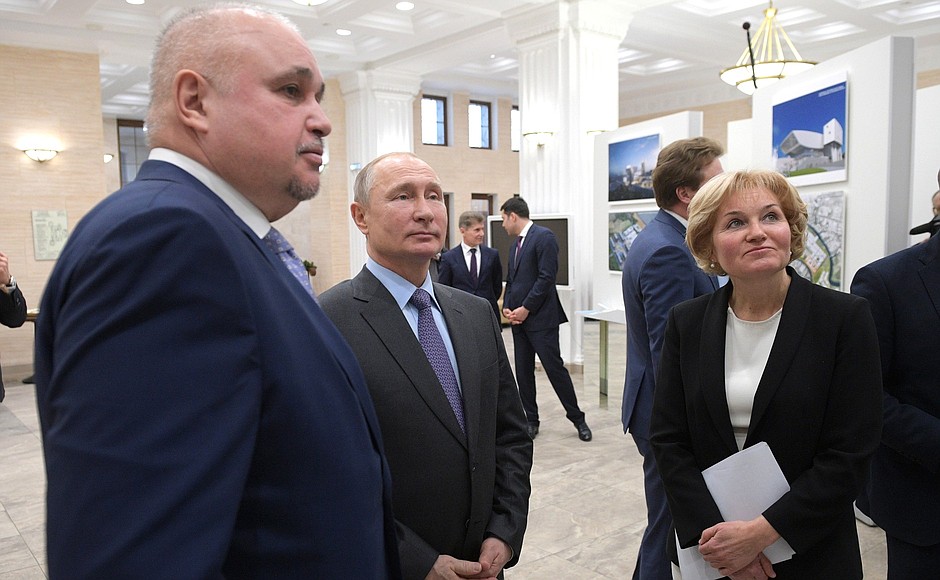 Before the meeting on the creation of cultural and educational centres in Russian regions, Vladimir Putin examined models of the planned centres. Deputy Prime Minister Olga Golodets and Governor of Kemerovo Region Sergey Tsivilov provide details and updates on the projects.